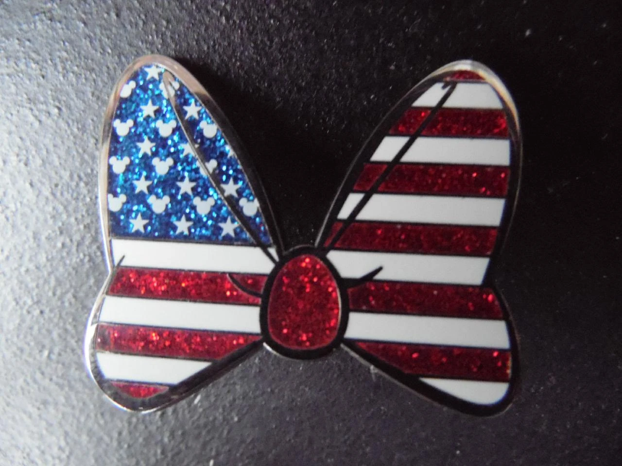 Rare Pins Disney Disneyland Paris : noeud Minnie USA